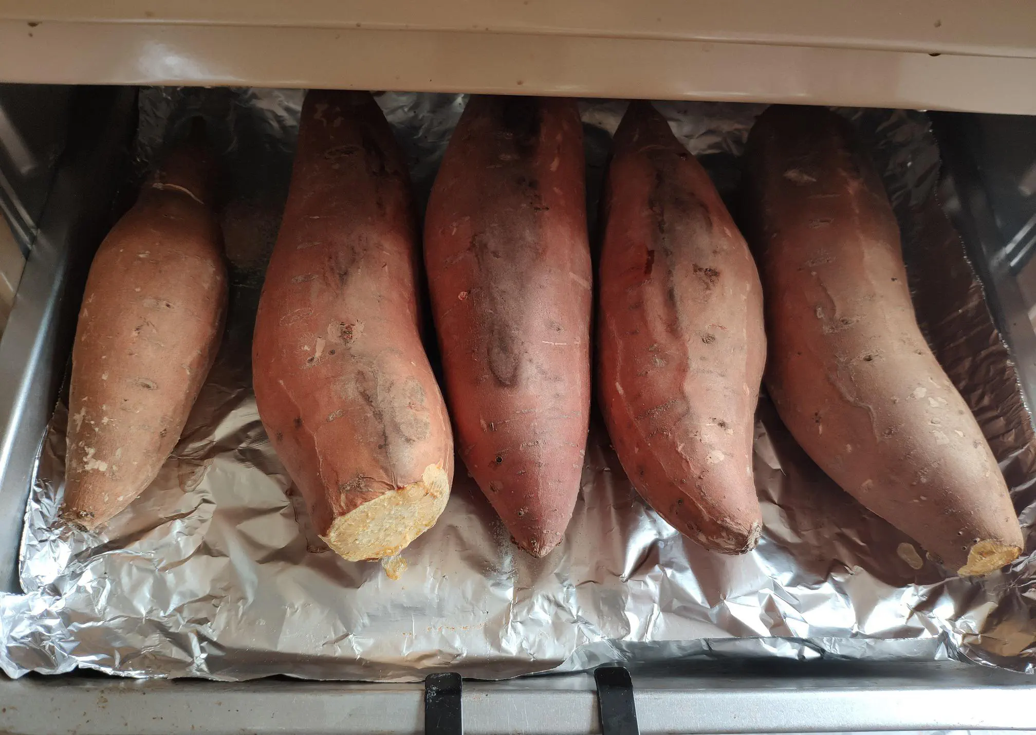 整体 /posts/life/bake-sweet-potato/ex_1_hu3926f301c5cd80414eb1b1eb2e5314c4_347035_2016x1430_resize_q75_h2_box.webp