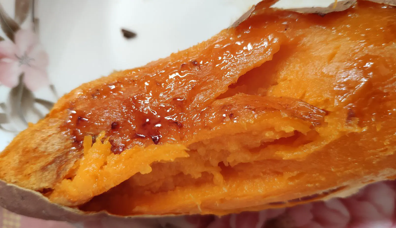 出炉 /posts/life/bake-sweet-potato/ex_6_huc1d75b9525bf83a773f29cb69bbec349_181012_1610x927_resize_q75_h2_box.webp